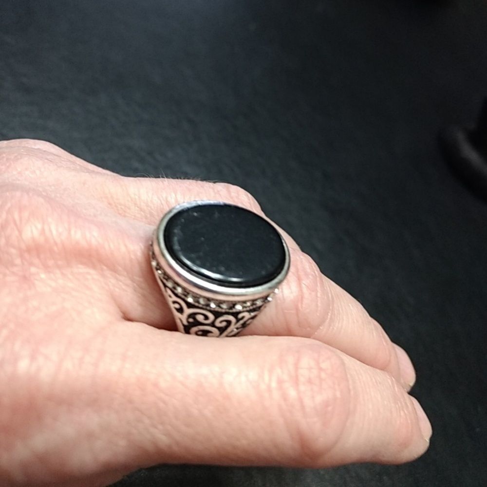 Silver tone and oval black ring size 9
